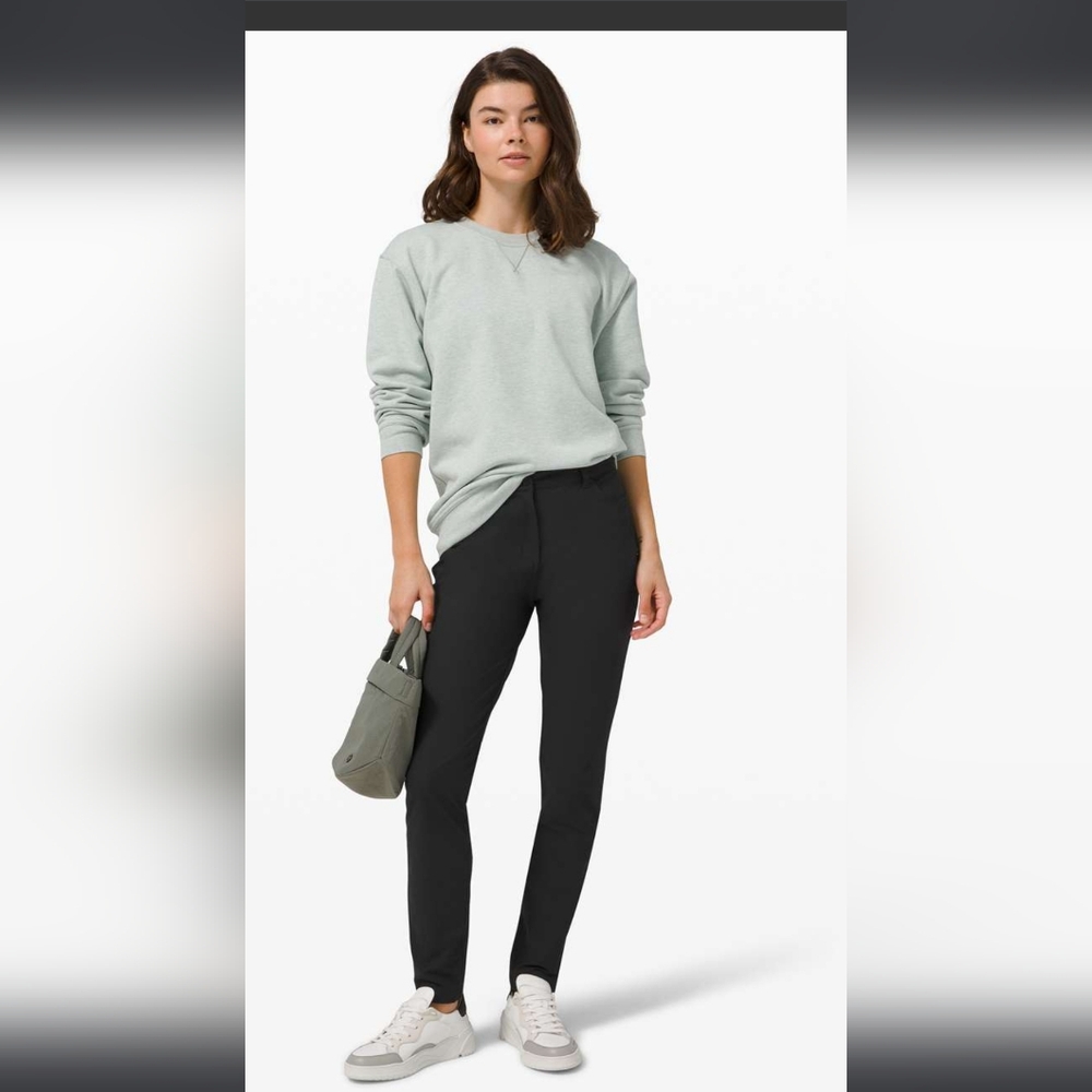 Lululemon - city sleek style reflective stripe back pocket- size 6- black- 30”